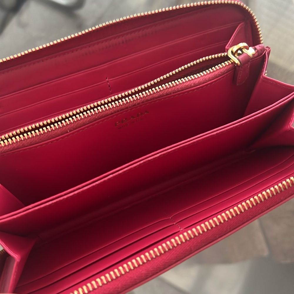 Prada Zip-Around Wallet in Pink Leather, Pristine - Picture 10 of 13